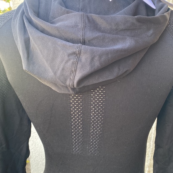 NWT Fabletics Kiley hooded great black zippered stretchy jacket with pockets. - Picture 12 of 16